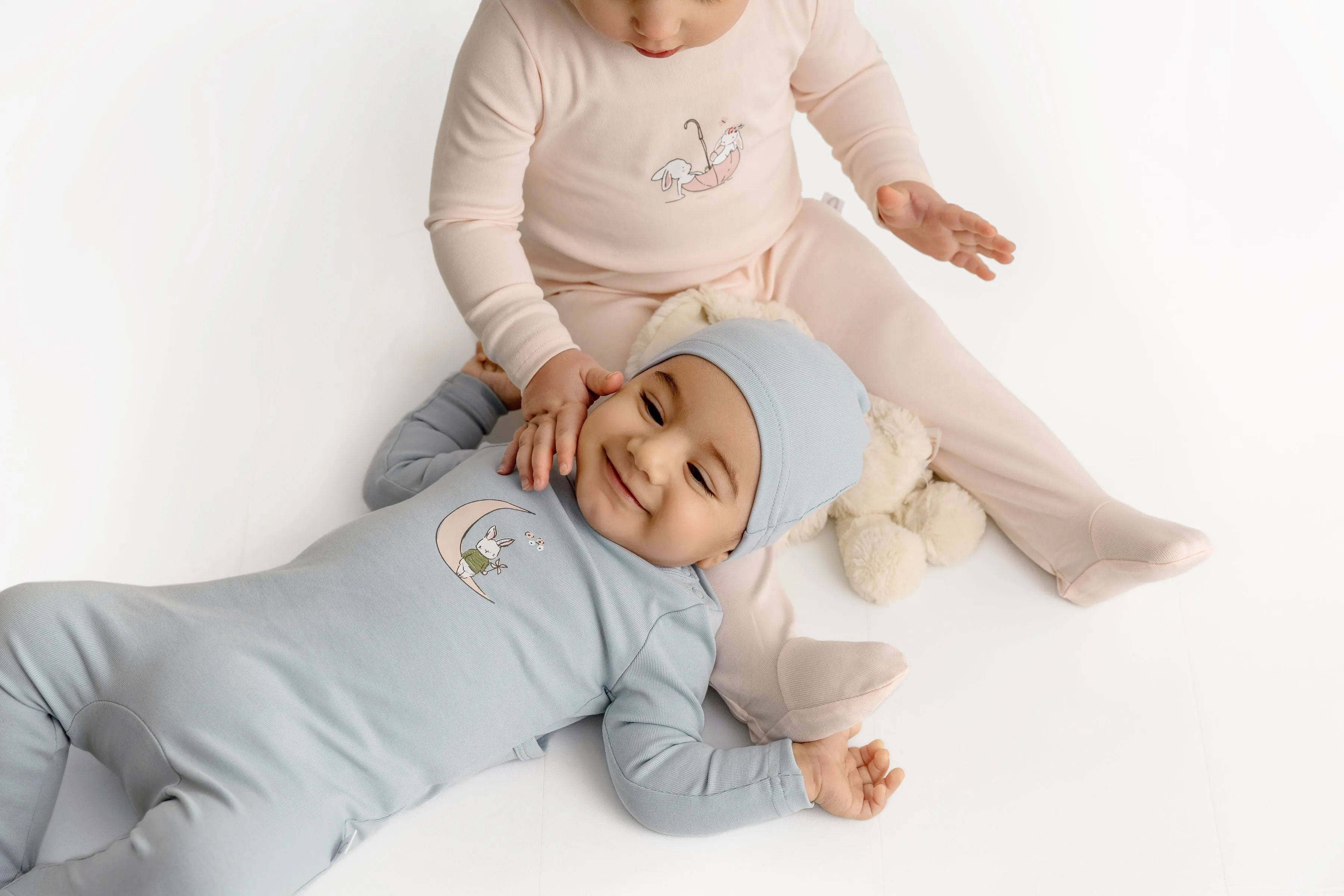 POUF 2PC BUNNY FOOTIE WITH BEANIE SET